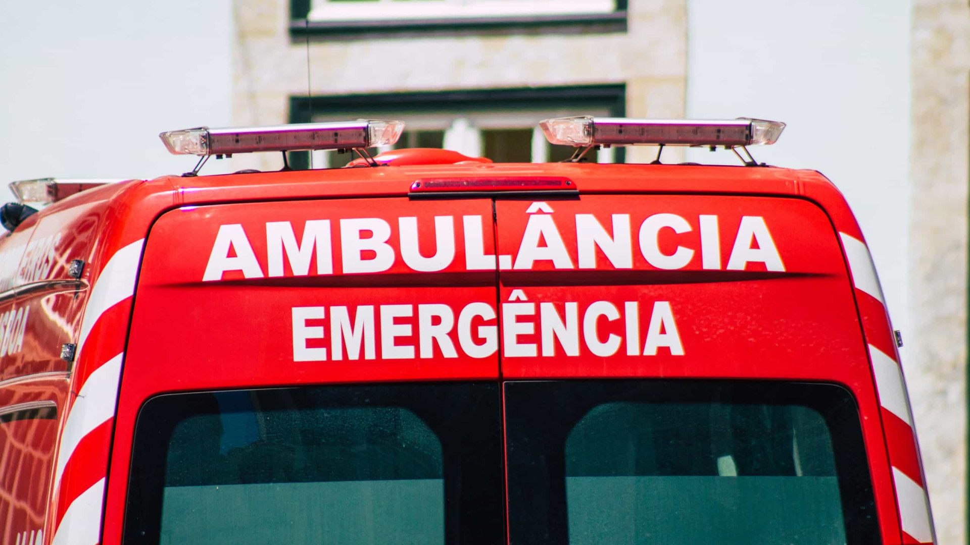 Bombeiros de Guimarães resgatam crianças trancadas em viatura