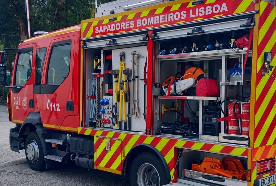 Adolescente em estado grave após saltar de 7.º andar durante incêndio em Lisboa