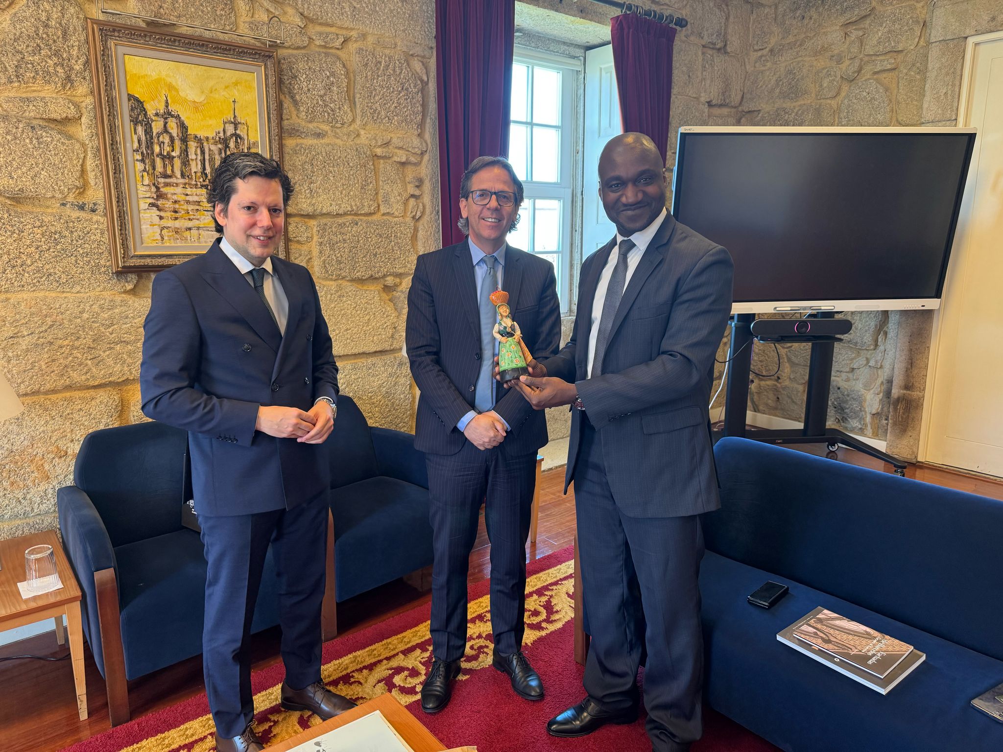 Embaixador de São Tomé em Barcelos para conhecer IPCA
