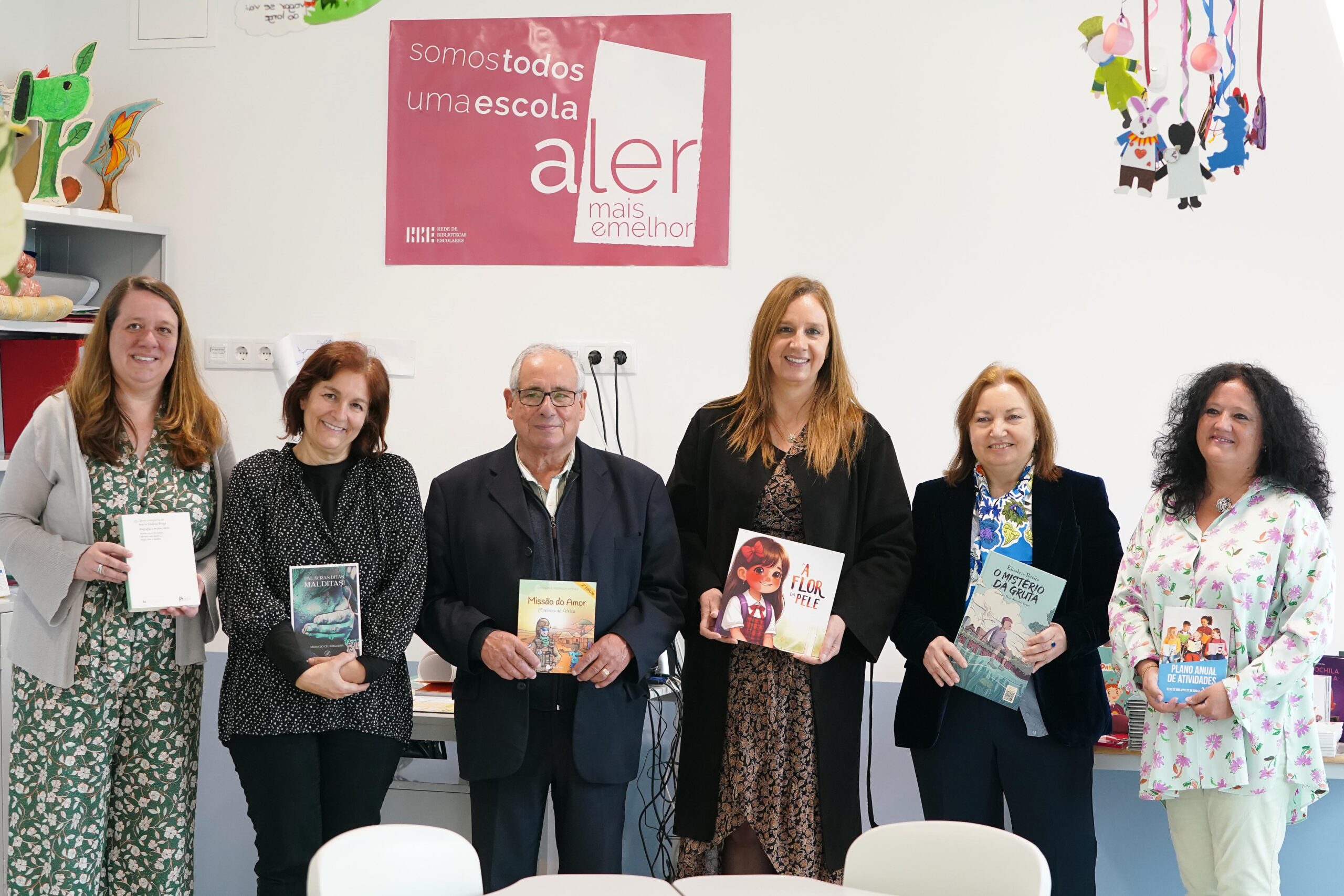 Câmara de Braga entrega livros à rede de bibliotecas escolares