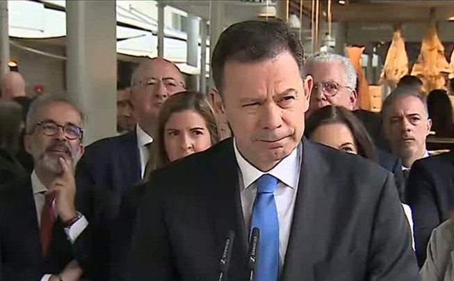 Conselho de Ministros no Bolhão não foi campanha, mas descentralização, diz Montenegro
