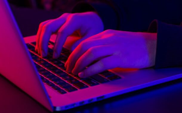 Jovens portugueses entre 12 e 16 anos produzem e vendem conteúdos íntimos online