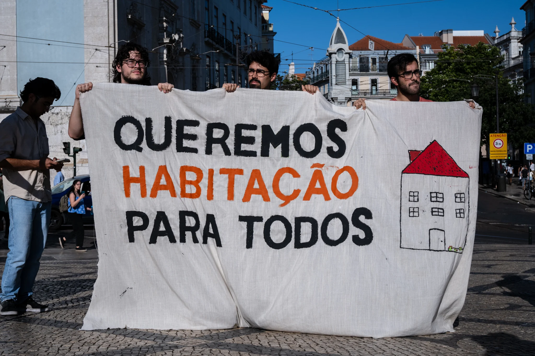 Bruxelas propõe duplicar montante do financiamento da política de coesão para habitação acessível