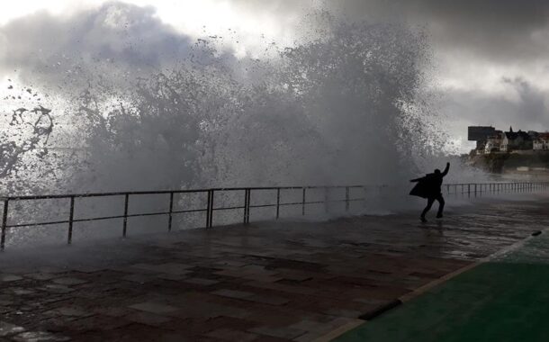 Fique longe do mar. Ondas podem chegar aos 12 metros no litoral minhoto
