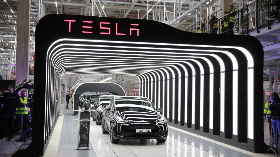 Vendas da Tesla em queda a pique