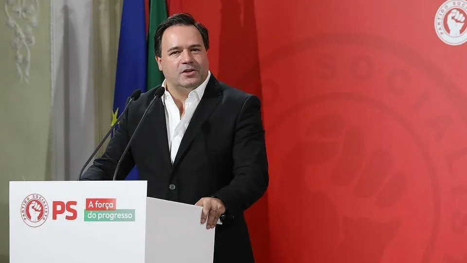 Oposição PSD/CDS em Vizela diz que presidente da Câmara deve suspender mandato