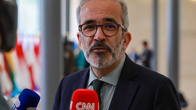 Ministério acompanha caso de português detido pelos serviços de imigração dos EUA