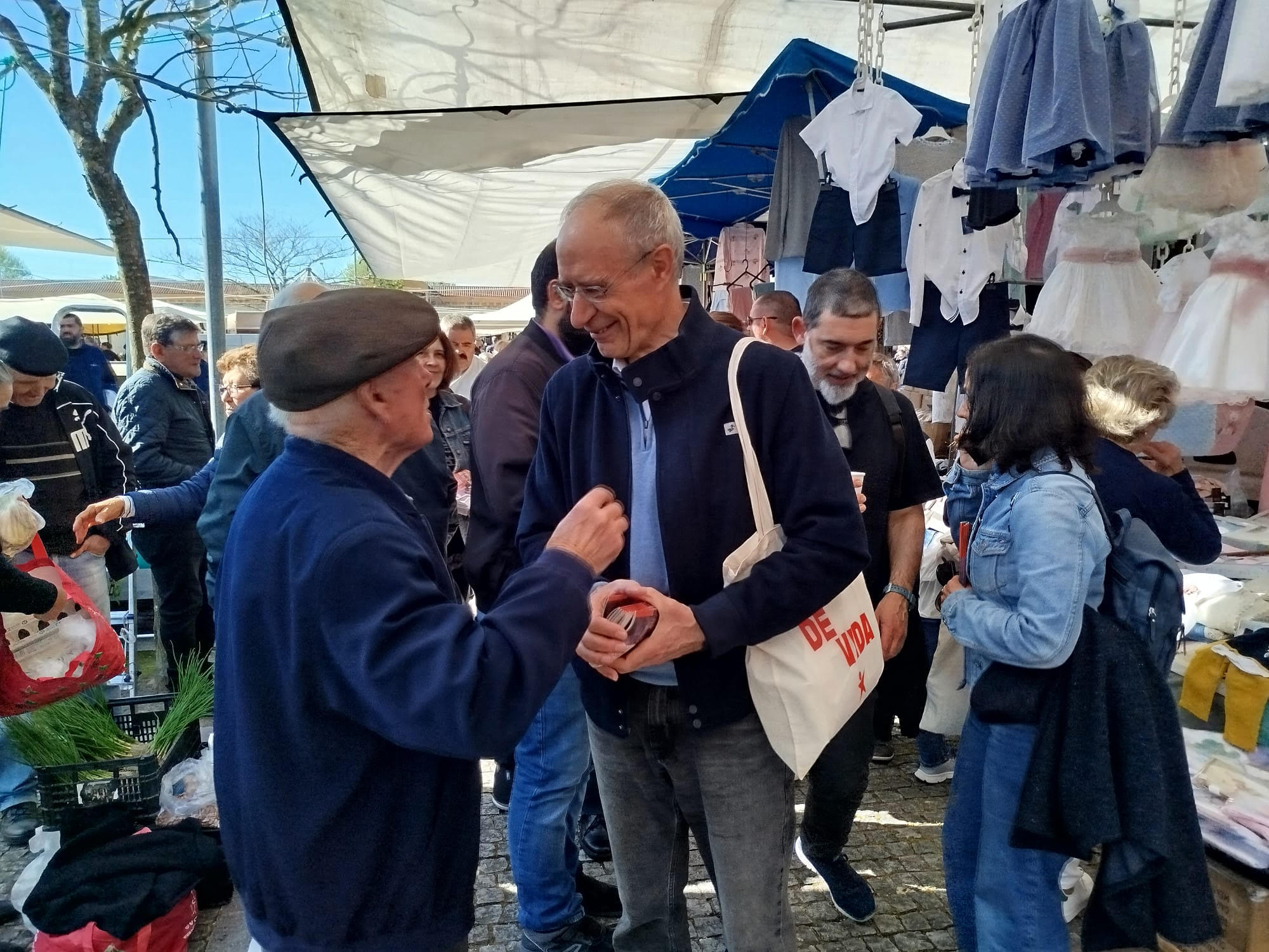 Legislativas. Louçã visita feira de Fafe com agricultura sustentável como tema de conversa