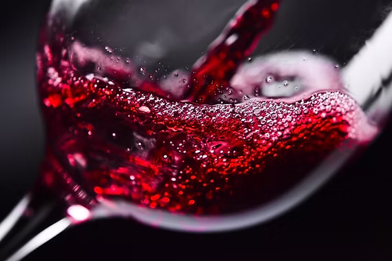 Alterações climáticas aumentam açúcar e álcool nos vinhos europeus, revela estudo