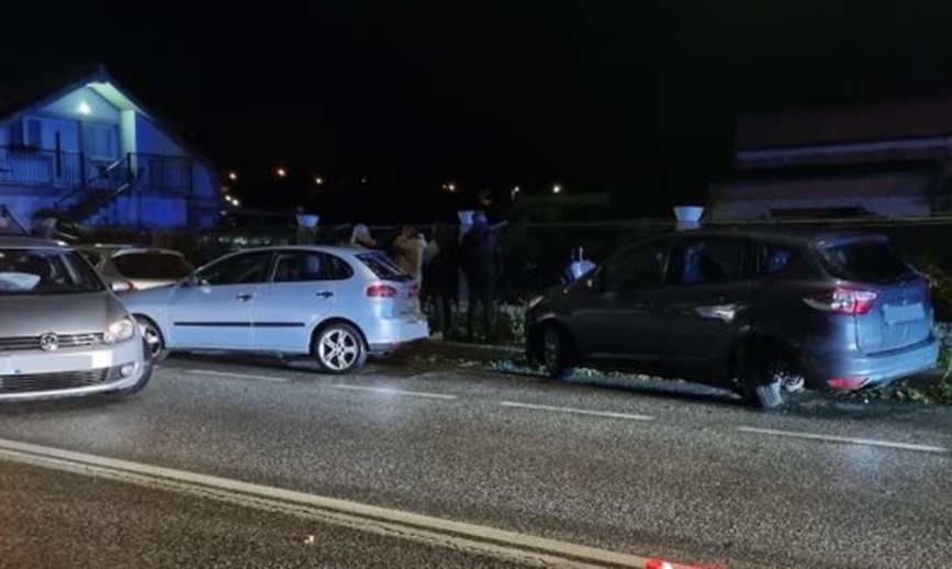 Jovem português despista-se e arrasta três carros em Tui