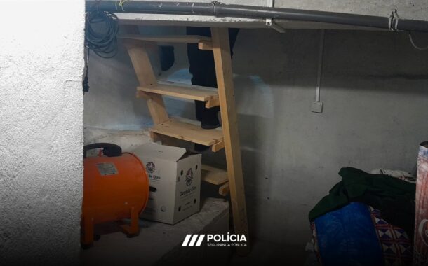 Homem escava dormitório ilegal por baixo de café nos Olivais