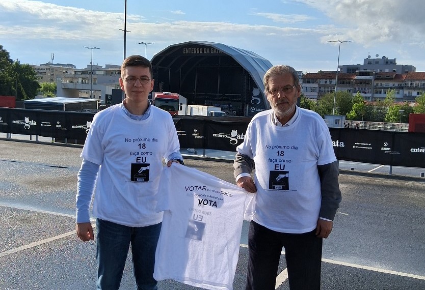 Braga. Movimento Cidadania contra a Indiferença proibido de usar t-shirts contra a abstenção