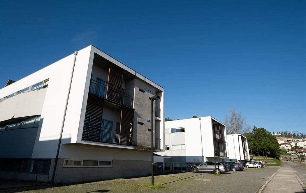 “Milagres existem”, diz mãe da criança vítima de pré-afogamento em centro social de Guimarães