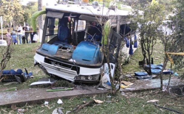 Acidente com autocarro mata pelo menos 10 universitários na Colômbia