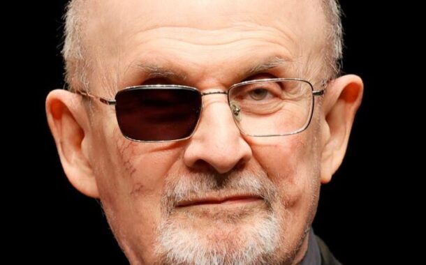 Agressor do escritor Salman Rushdie condenado a 25 anos de prisão efetiva