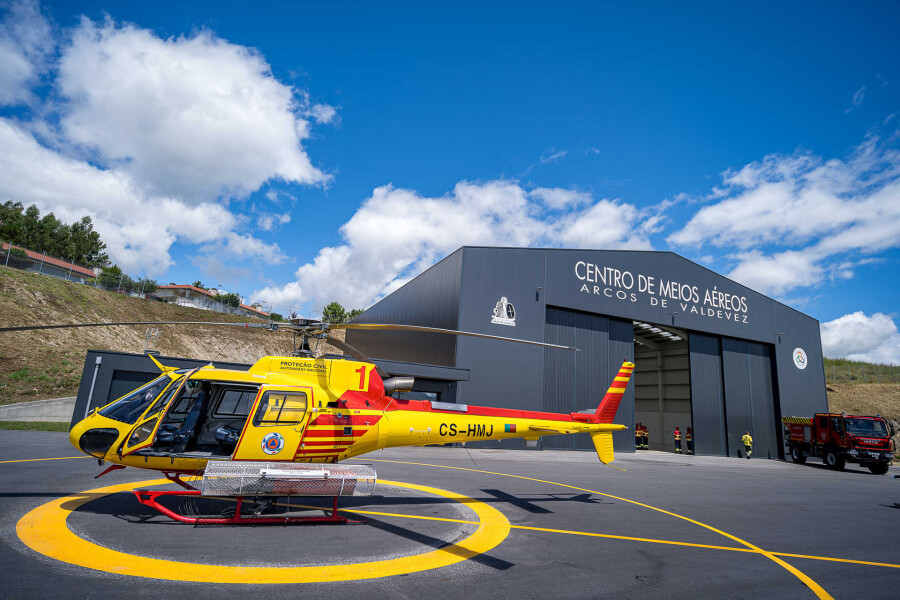 Retirada de helicóptero deixa Alto Minho refém da sorte e meteorologia, alerta Proteção Civil de Viana