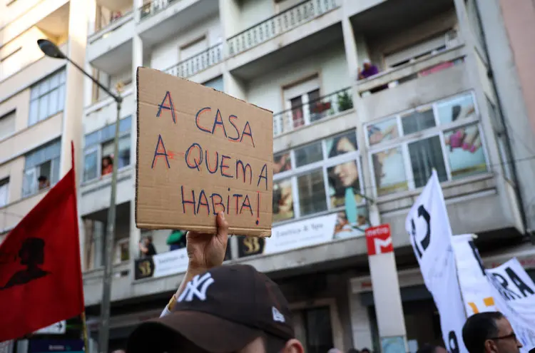 Sábado. Braga e Viana na rua para exigir “programa de emergência” de combate à crise de habitação