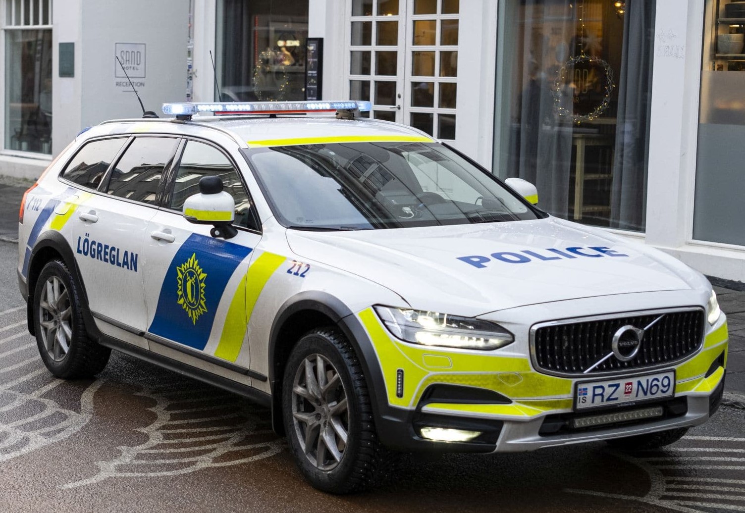 Francesa suspeita de matar marido e filha durante férias de luxo na Islândia