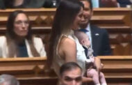 Deputada do Chega aparece com bebé ao colo no 1.º dia de trabalhos na AR (c/vídeo)