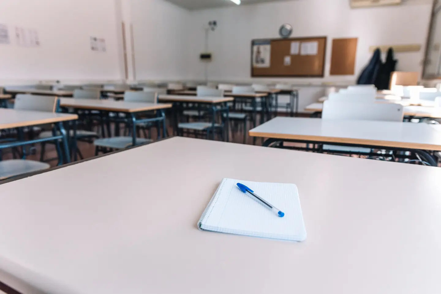 Dinheiro e trabalho levam 17% dos jovens a abandonar estudos
