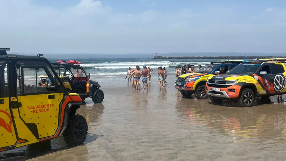 Salvos pelo 'Seawatch'. Duas mulheres e um homem apanhados em agueiro em praia não vigiada de Vila do Conde
