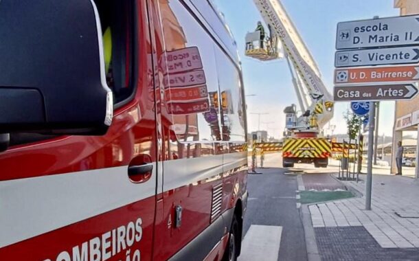 BV Famalicão salvam pessoa idosa com recurso a autoescada