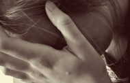 Mãe continua a namorar com homem detido por abusar sexualmente da enteada