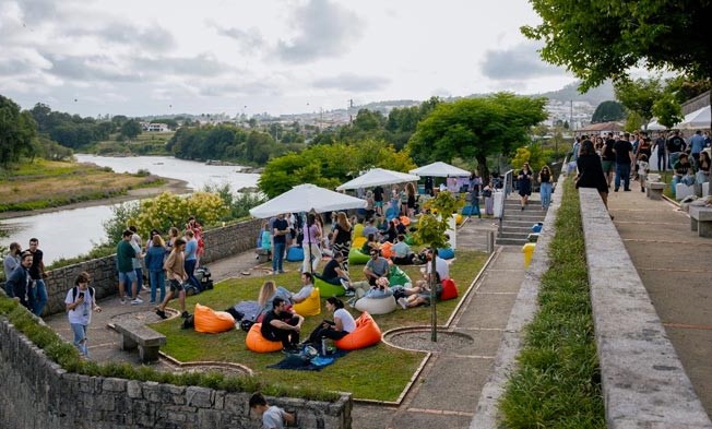 By The River anima fins de tarde de sextas-feiras em Barcelos