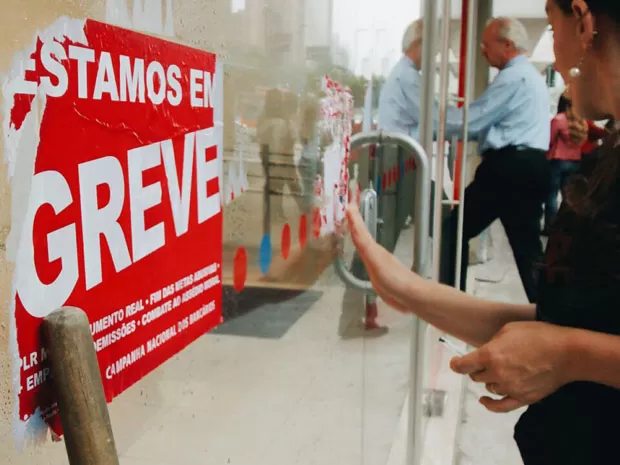 Primeiro-ministro quer serviços mínimos que “garantam equilíbrio” entre direito à greve e outros direitos