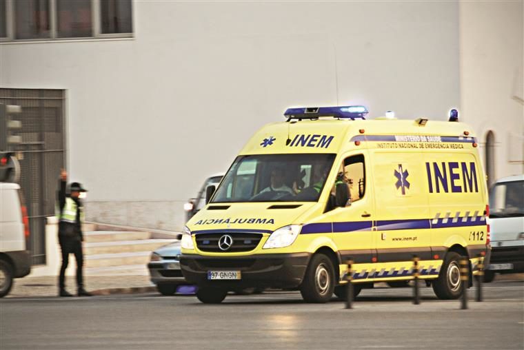 Estafeta ferido após colisão com automóvel em Braga