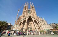 Ativistas climáticas lançam tinta contra basílica da Sagrada Família em Barcelona (c/vídeo)