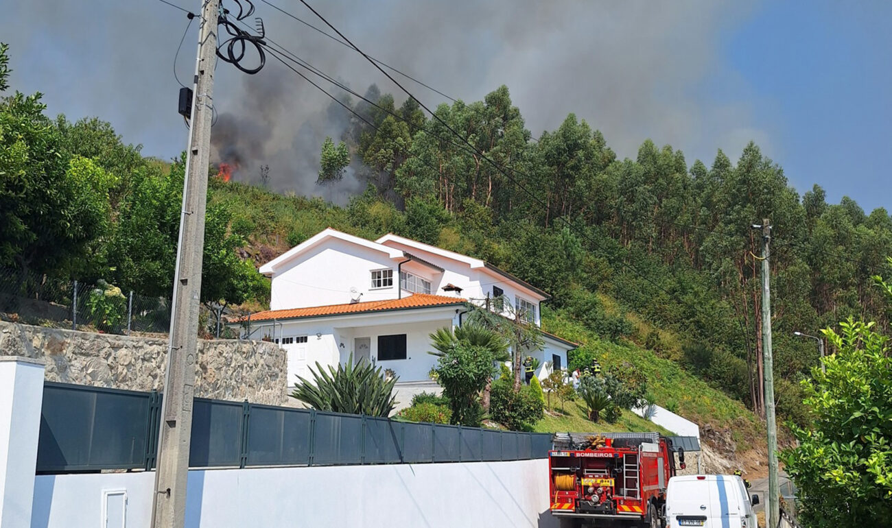 Fogos. Situação “muito mais estável