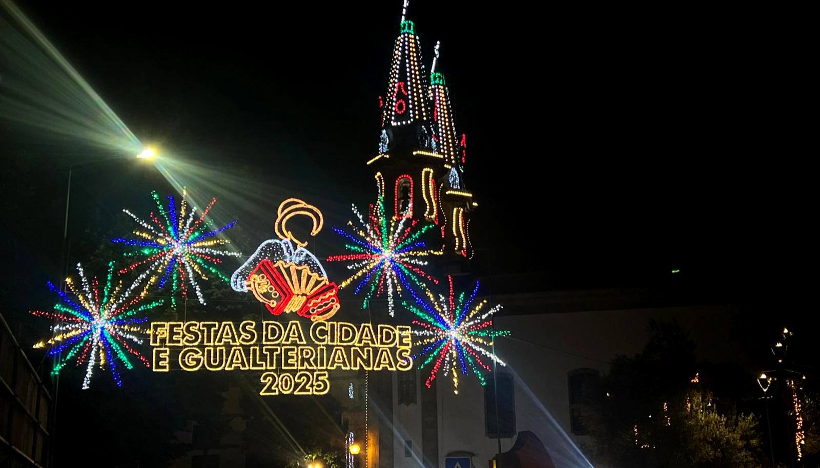 Guimarães. Fogos obrigam Marcha Gualteriana a trocar foguetes por toque de sinos