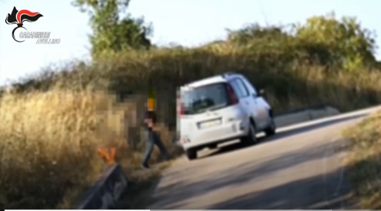 Polícia italiana apanha incendiário em flagrante delito (c/vídeo)