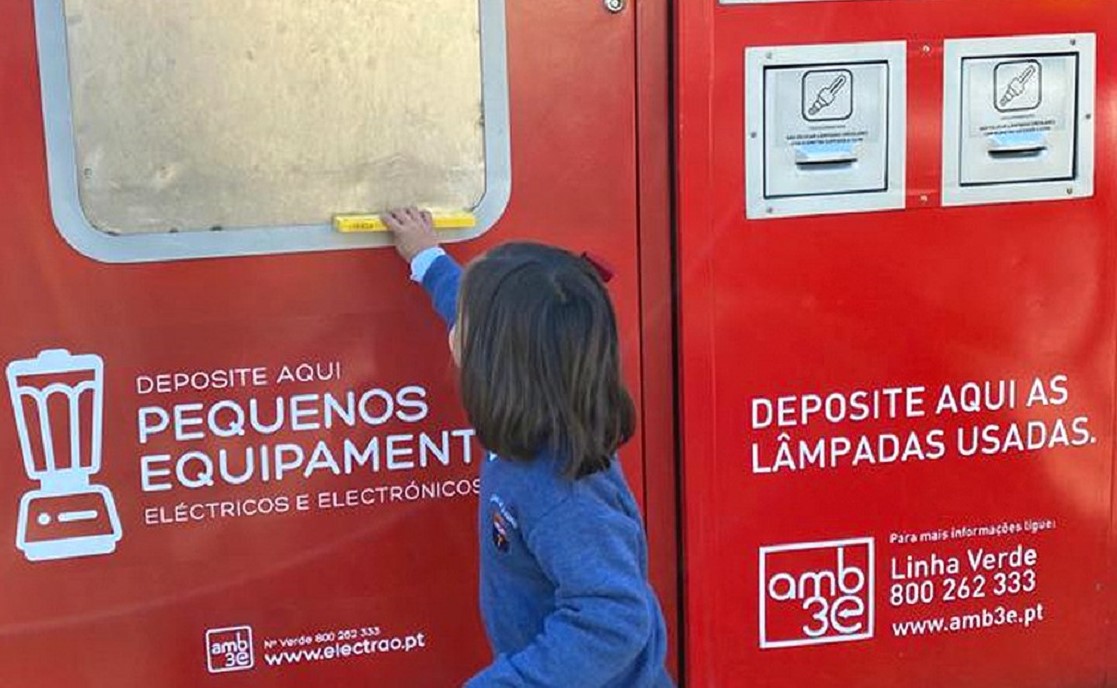 Escola Electrão. Escolas de Braga recolhem mais de 19 toneladas de pilhas, lâmpadas e equipamentos elétricos usados