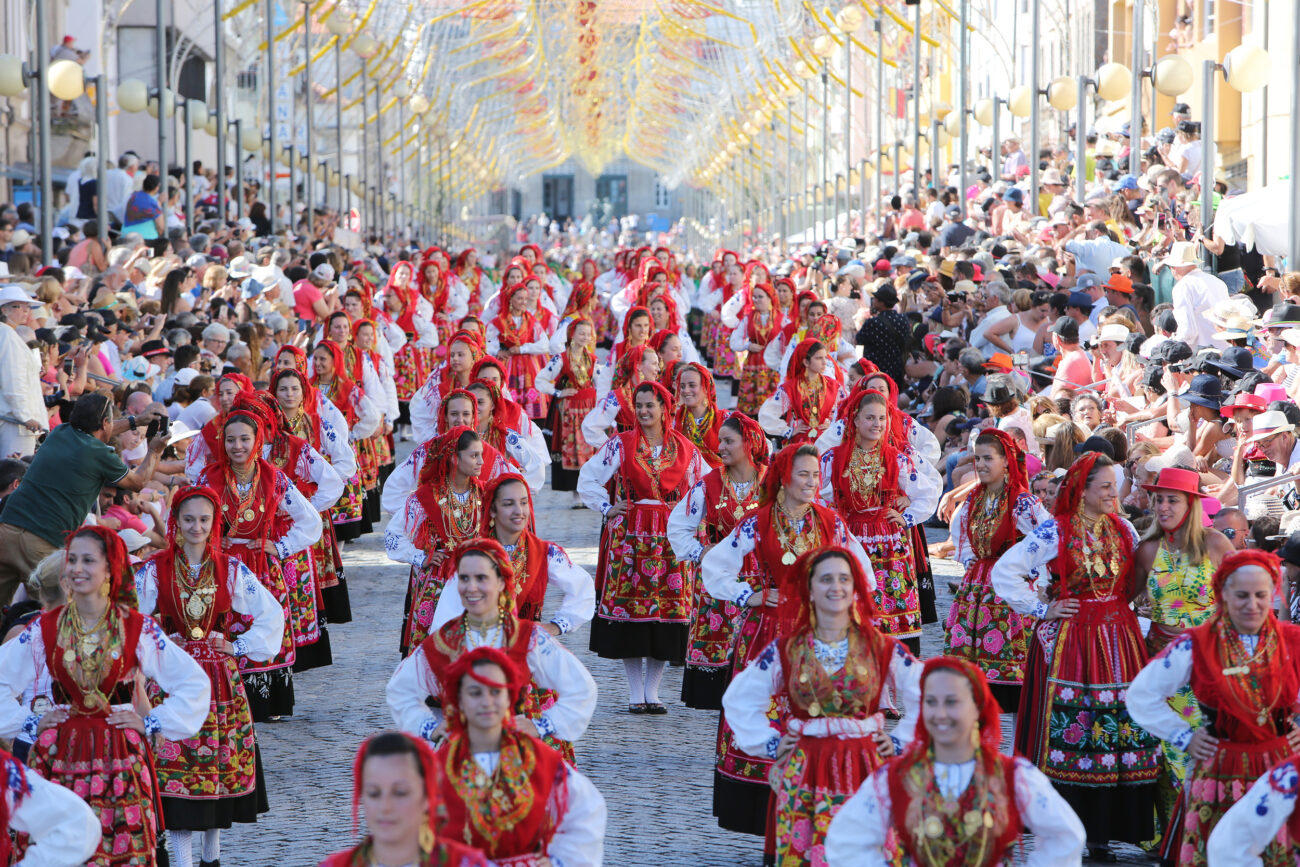Desfile da Mordomia em Viana envolto em polémica. Mulheres que ficaram de fora admitem fazer evento paralelo