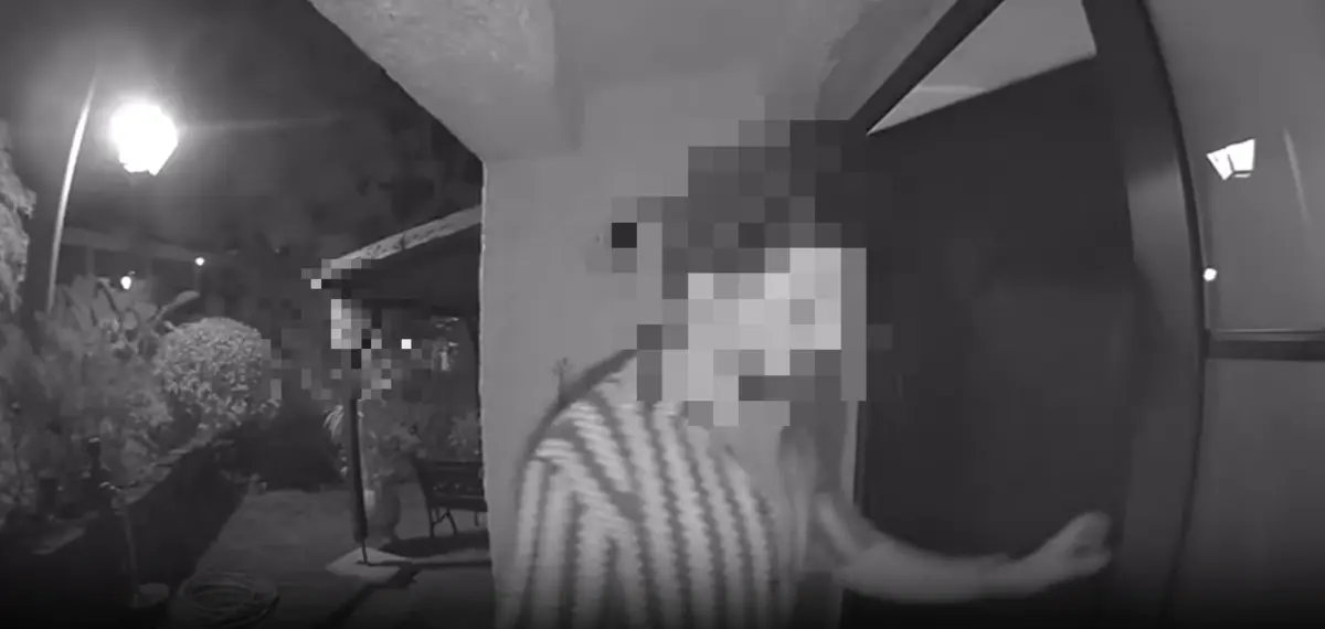 Barbeiro filmado a agredir violentamente mulher em frente ao filho menor