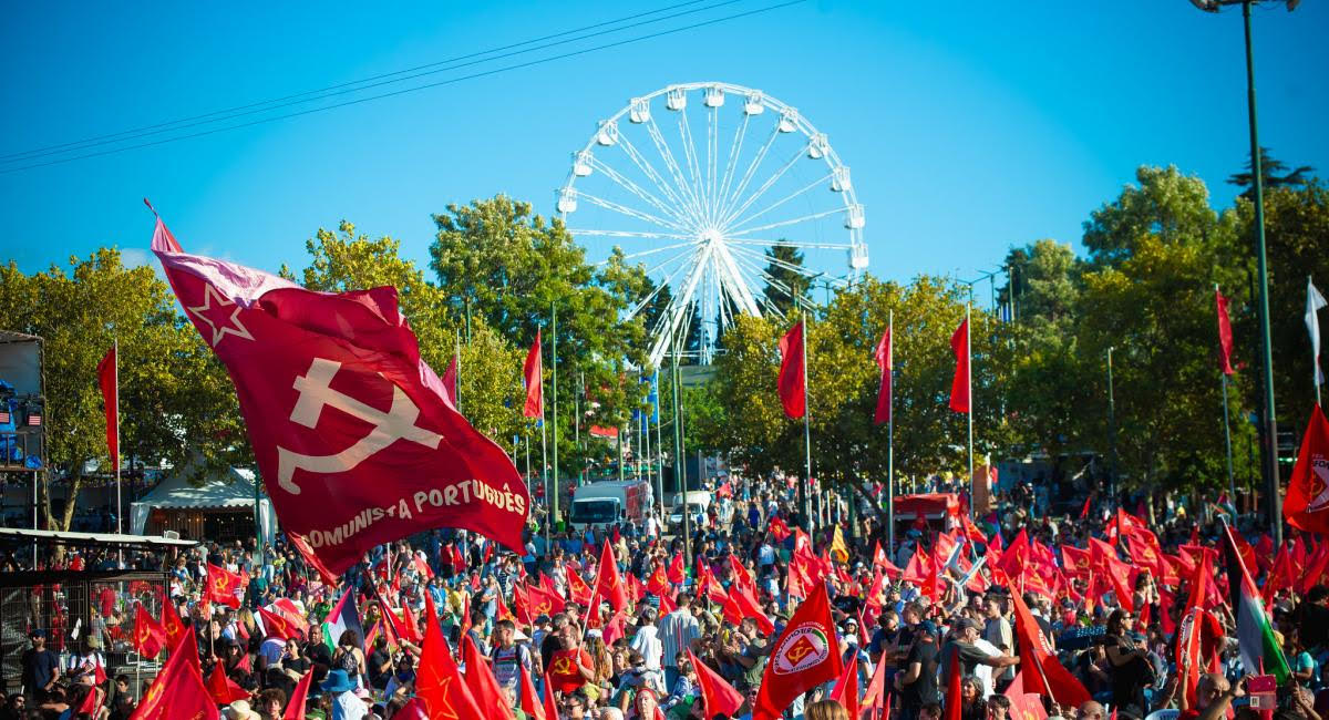 Comunistas de Braga levam olaria de Barcelos e artigos em palha de Fafe à Festa do Avante!