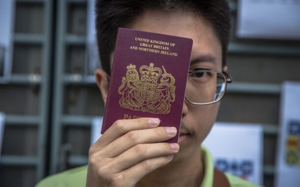 Governo britânico avisa que vai expulsar estudantes estrangeiros com vistos expirados