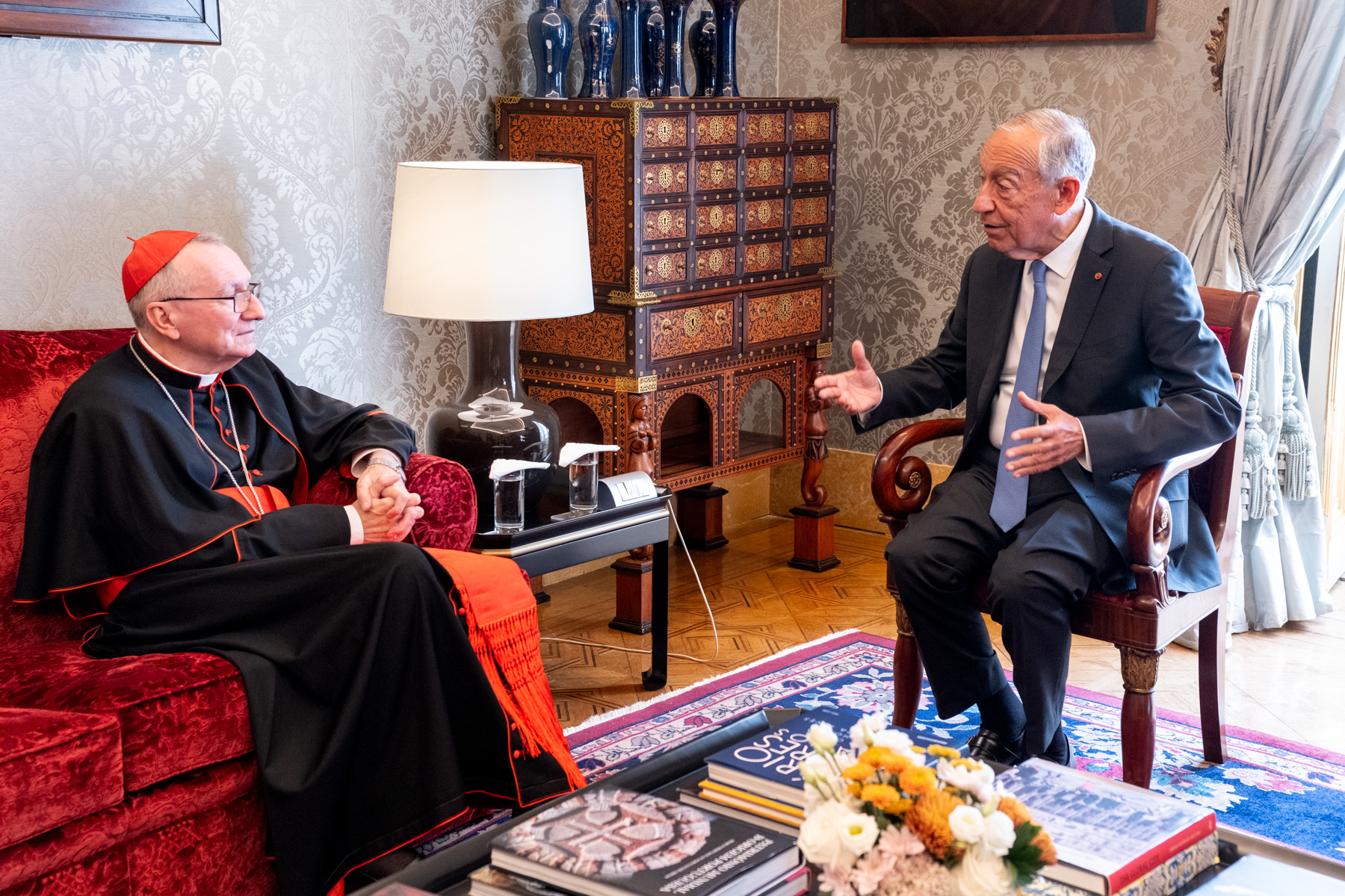 Presidente da República recebe ‘número dois’ do Vaticano no Palácio de Belém