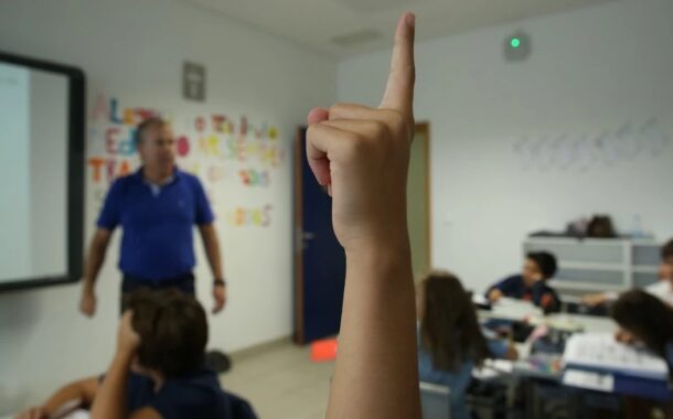 Metade dos jovens professores admite abandonar a profissão, diz estudo da UMinho e Nova