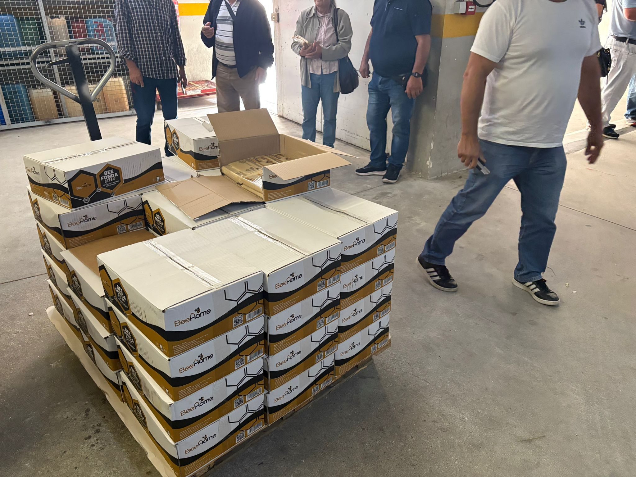 Incêndios. Câmara de Ponte da Barca entrega alimento para abelhas a apicultores afetados