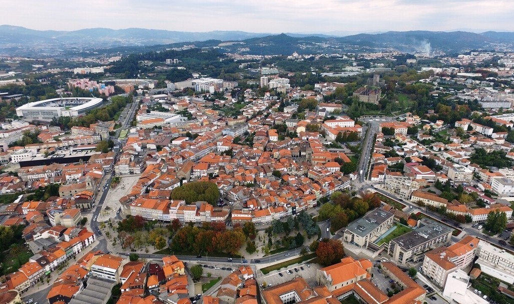 Câmara de Guimarães atribui mais de 3,2 milhões de euros em apoios diretos às IPSS e clubes desportivos