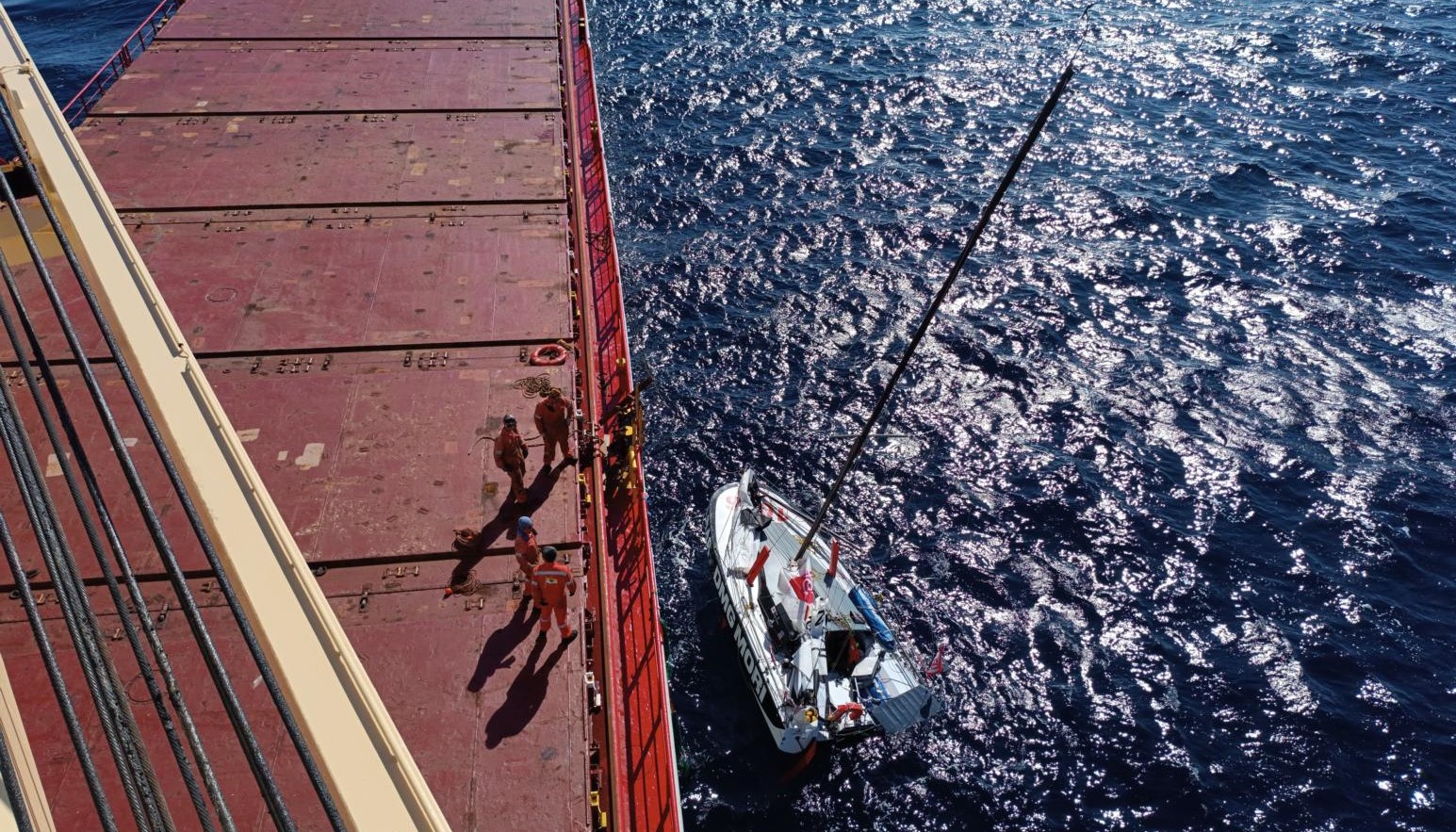 Marinha resgata velejador japonês em apuros ao largo de Caminha