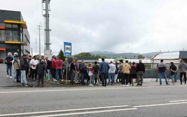 Guimarães. Trabalhadores da StampDyeing regressam de férias e dão com portões fechados a cadeado