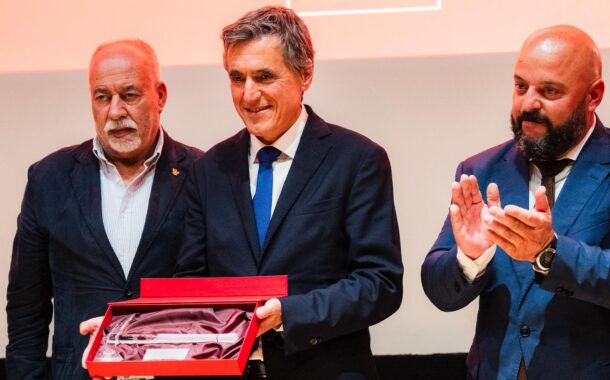 Autarca de Paredes de Coura recebe ‘Machado de honra’ com elogio a todos bombeiros voluntários