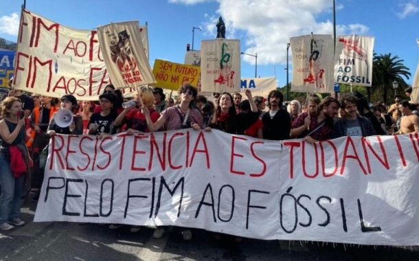 Greve Climática ameaça paralisar escolas se Governo não acabar com combustíveis fosseis até 2030