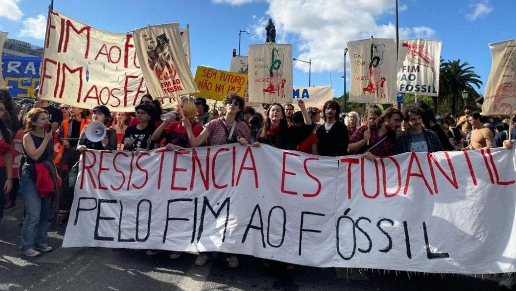 Greve Climática ameaça paralisar escolas se Governo não acabar com combustíveis fosseis até 2030