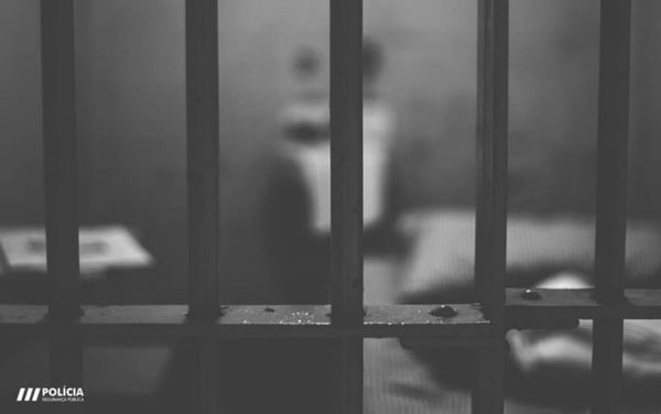 Homem detido em Cerveira por violência doméstica sobre mulher e filha