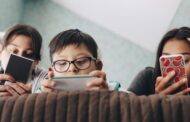 Parlamento Europeu quer idade mínima de 16 anos para aceder às redes sociais e a assistentes de IA